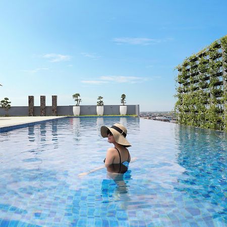 Novotel Suites Yogyakarta Malioboro Exterior foto